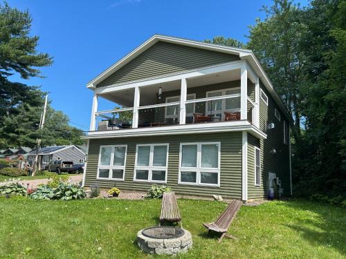 Colchester House | Roberts Lake House Room# 2