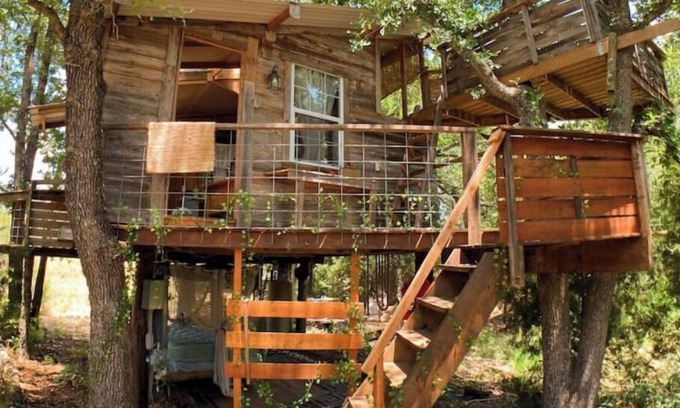 Lockhart Apartment | Robin's Nest Treehouse