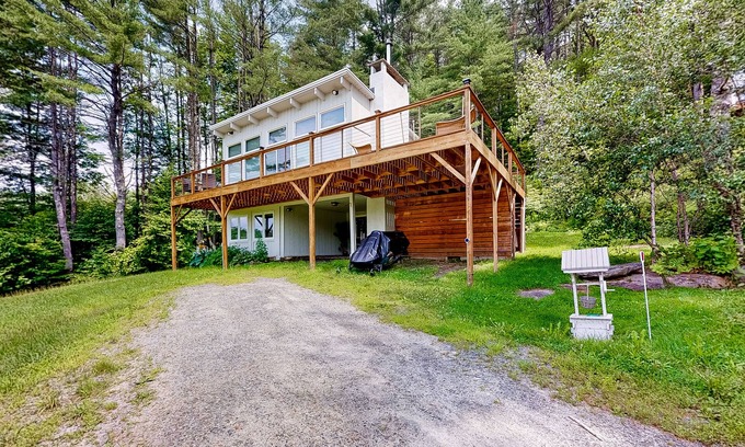 West Townshend House | Robin's Perch | House in Townshend with mountain view & hot tub