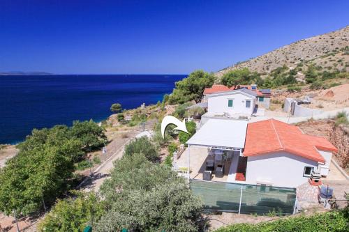 Nerezise House | Robinson Jimi