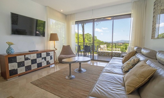 Brasilito Condo | Roble Sabana 105 Luxury Condo - Reserva Conchal