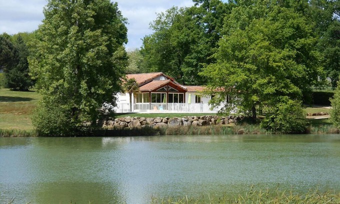Lussas-et-Nontronneau Cottage | Roc de Montcheuil
