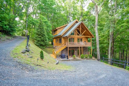 Buck Mountain House | Rock n Rhapsody - Blue Ridge Log Cabin - Minutes to West Jefferson - Fireplace - Foosball