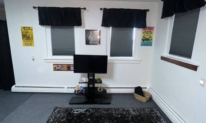 Shortsville Apartment | Rock & Roll into the Finger Lakes!