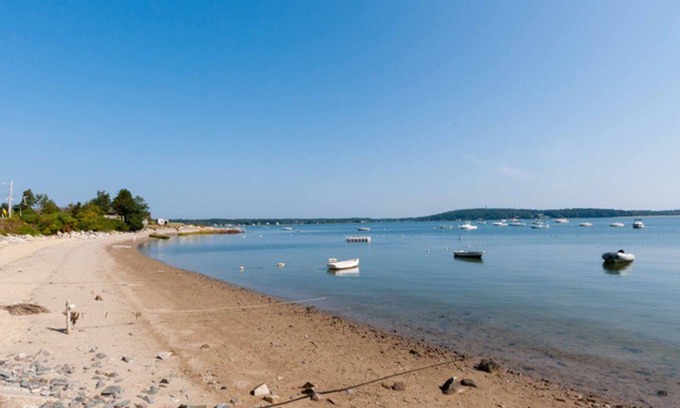 Kingston House | Rocky Nook Beach House, charming updated ranch less than two blocks to beach.