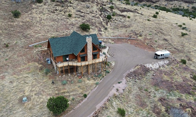 Alpine House | Rocky Top Cabin: Near Alpine and Marfa with views!