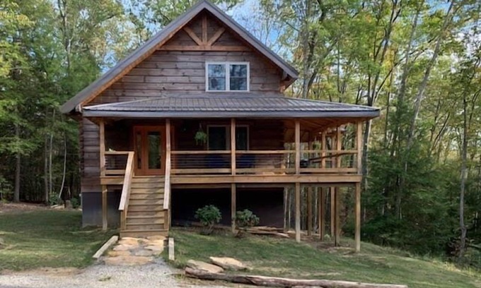 Lansing Cabin | Rocky Top Retreat-Fall Specials Message Us Near AOTG