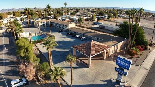 Blythe Hotel | Rodeway Inn & Suites Blythe I-10