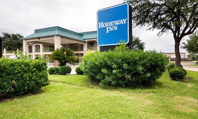 Brookhollow Hotel | Rodeway Inn & Suites Hwy 290 NW
