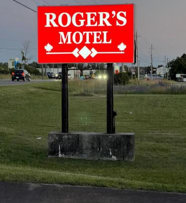 Rideau Lakes Hotel | Rogers Motel
