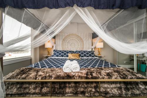 Downtown Edmonton Apartment | Rogers Place King Bed Studio in Downtown Edmonton