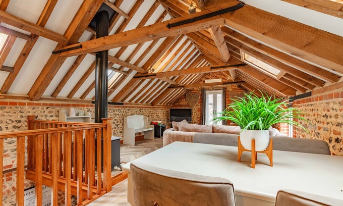 Roughton House | Rogues Barn - Norfolk Holiday Properties
