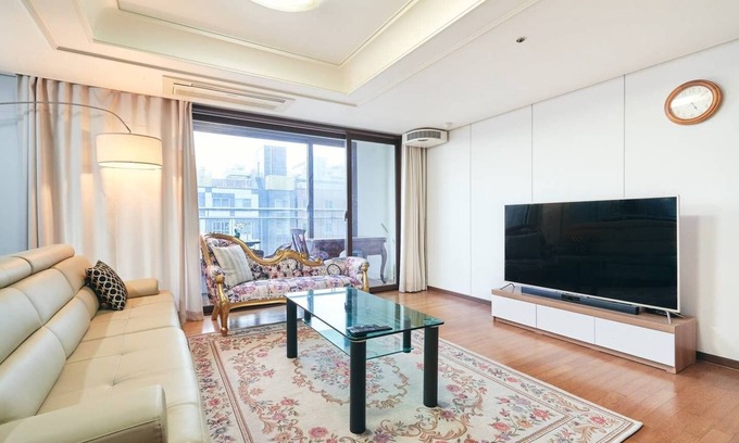 Seocho-dong House | ✧ROLLSROYCE✧THE CHAIRMAN'S SUITE✧3BDR 2BATH✧
