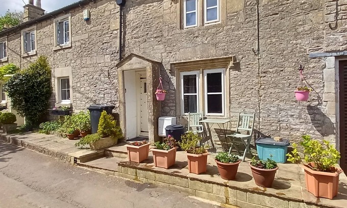 Colerne Cottage | Roman Cottage, a cosy romantic cottage in the Cotswold village of Colerne