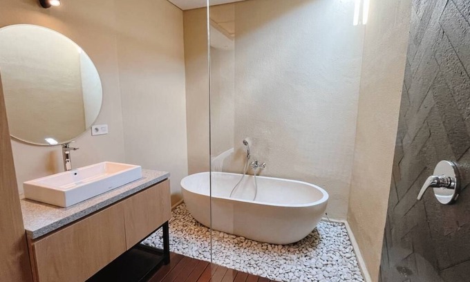 Lodtunduh House | Romantic 1-Bedroom Villa in Ubud, Instaworthy