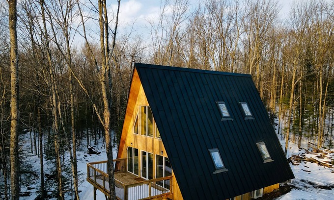 Haliburton Ski Chalet | Romantic and Cozy A Frame Chalet in the woods - Relax, Recharge, Renew