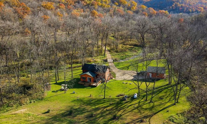 Ferryville Cabin | Romantic and Very Secluded Cozy Creekside Cabin with a Relaxing Hot Tub.