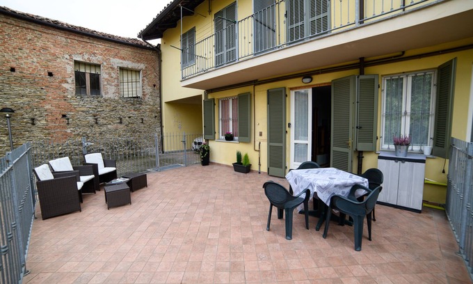 Borgonovo Apartment | ROMANTIC APARTMENT WITH ROUND BED