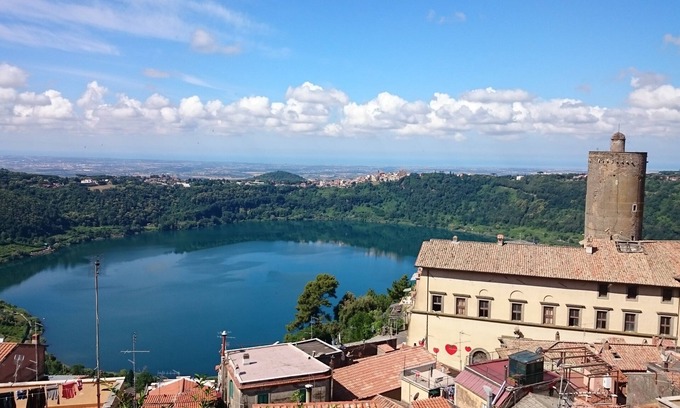 Nemi Apartment | Romantic apartment with spectacular views over the lake and sea