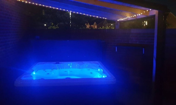 Kirkcaldy House | Romantic Break for 2 ❤️💙with hot tub