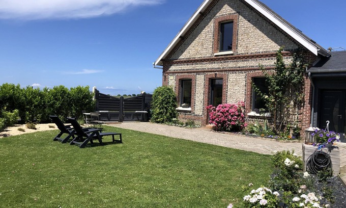 Le Tilleul Cottage | Romantic cottage 3 minutes from Etretat with garden - free parking