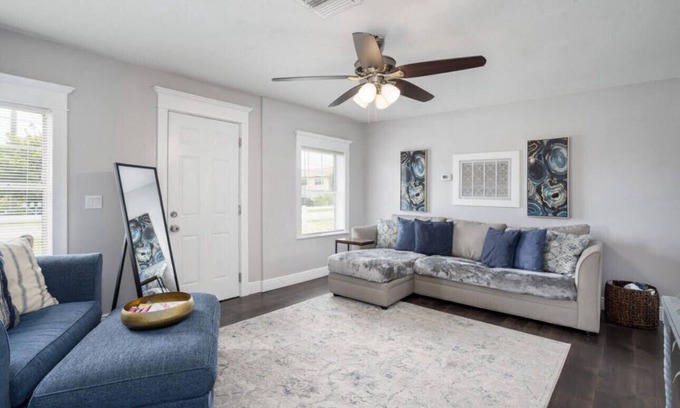 Varnum Park Cottage | Romantic Cottage in Eau Gallie District, POOL,Pickleball/basketball courts