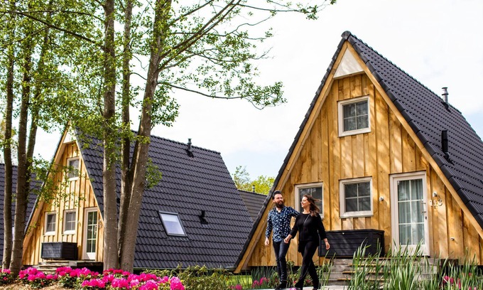 Hellendoorn House | Romantic cottage with a sun shower