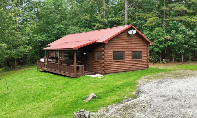 Bismarck Cabin | Romantic Creek Cabin at Remember When Cabins