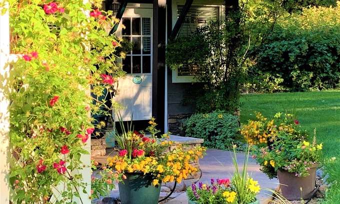Virgin Cottage | ROMANTIC ENCHANTED COTTAGE WITH PRIVATE HOT TUB & POOL ACCESS ON PRIVATE RANCH