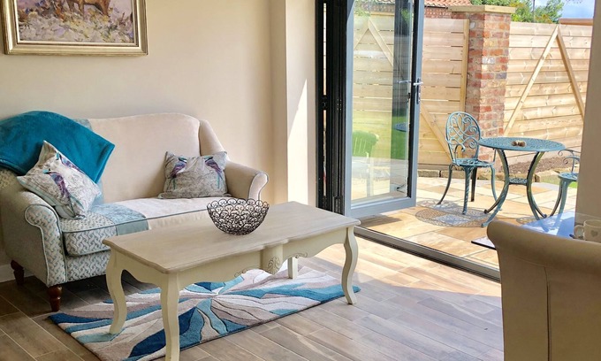 Fridaythorpe House | Romantic escape, stunning Barn conversion on the Yorkshire Wolds Way, York