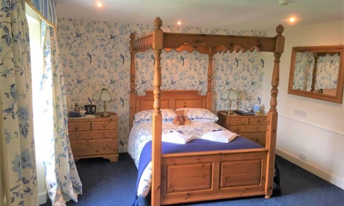 Lower Godney Bed & Breakfast | Romantic Four Poster Bed Room on Somerset Levels