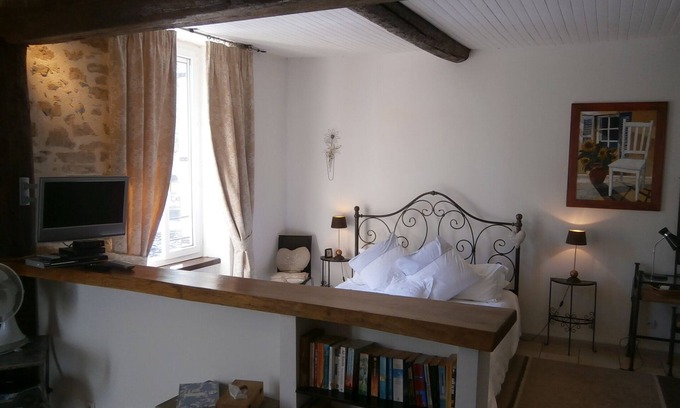 Saint-Chinian Apartment | Romantic get away on the square in Saint-Chinian with fantastic walking and wine