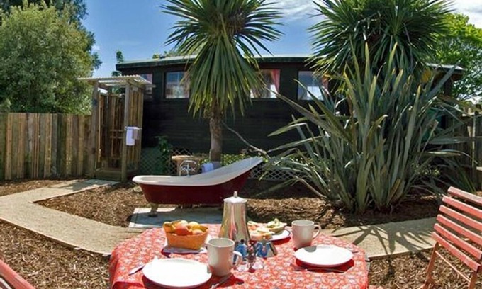 Motupipi House | Romantic Getaway - The Caboose
