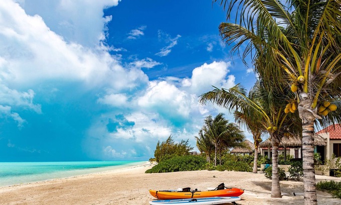Long Bay House | Romantic Getaway, World Class Beach, Perfect Location!