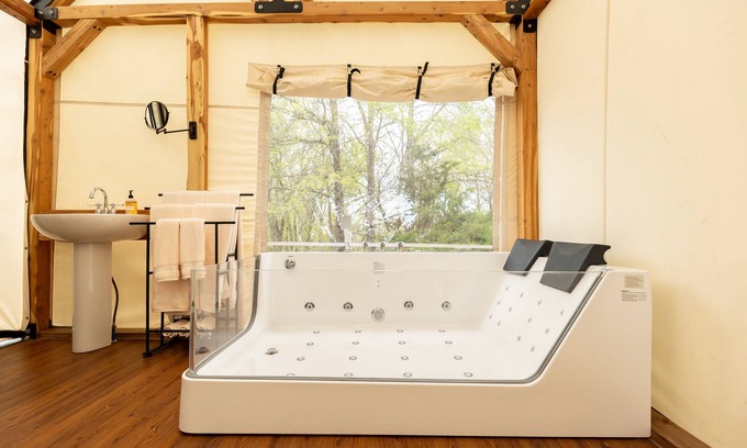 Sulphur Springs Cabin | Romantic Glamping for Two complete with Two Person Jacuzzi and Outdoor Shower