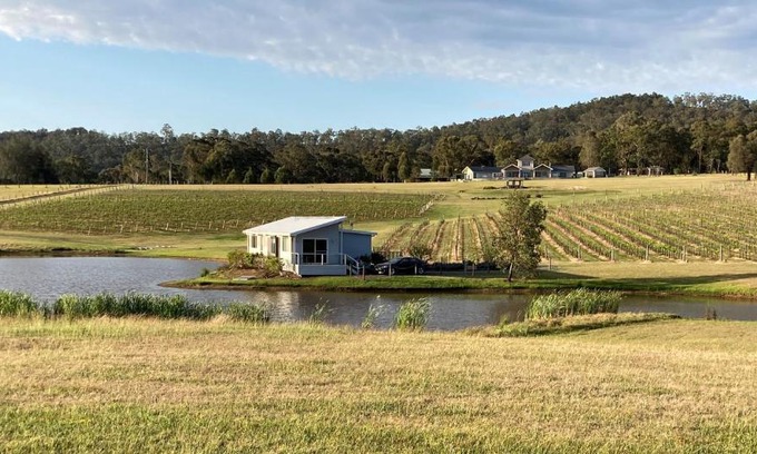 Lovedale House | Romantic lakehouse set in a private vineyard in the Hunter Valley