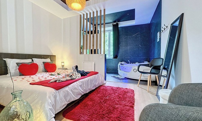Valbenoite - Le Bernay - Valfuret Apartment | Romantic loft with private Jacuzzi