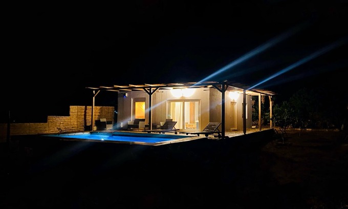 Minoa Pediada Apartment | Romantic luxury apartment by the beach! 3 min to the ocean, with a private pool!
