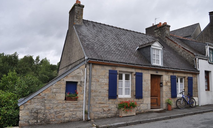 Guemene-sur-Scorff Cottage | Romantic, renovated Cottage In Medieval Village For 6 - Private Walled Garden