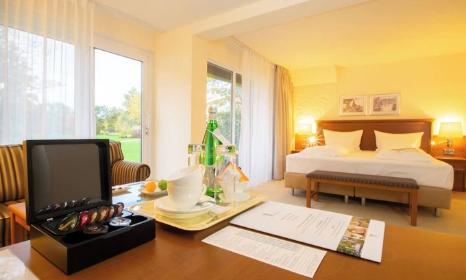 Ootmarsum Hotel | Romantic Room Nestled in Scenic Green Spaces with Direct Access to Park