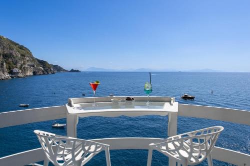 Praiano House | Romantic Room - RocksideEscape