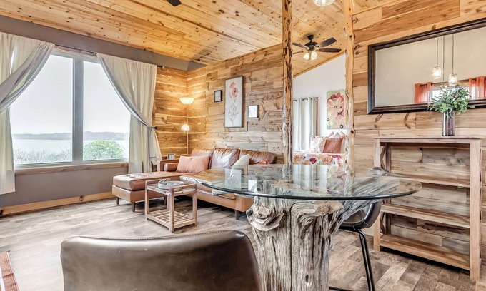 Longtown Cabin | Romantic Rustic Getaway! Elevated Treehouse w/Jacuzzi Tub. Rest, Relax, Repeat!