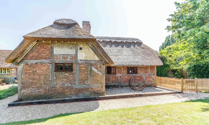 Ford Cottage | Romantic Seaside Retreat Near Arundel