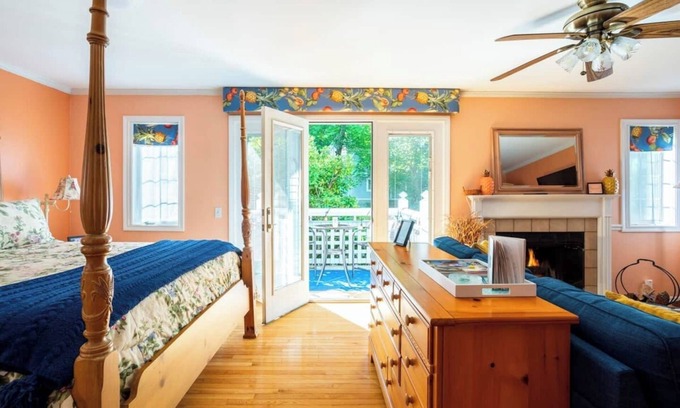 Westside Norwich Villa | ROMANTIC SPA RETREAT MINUTES TO MOHEGAN SUN CASINO