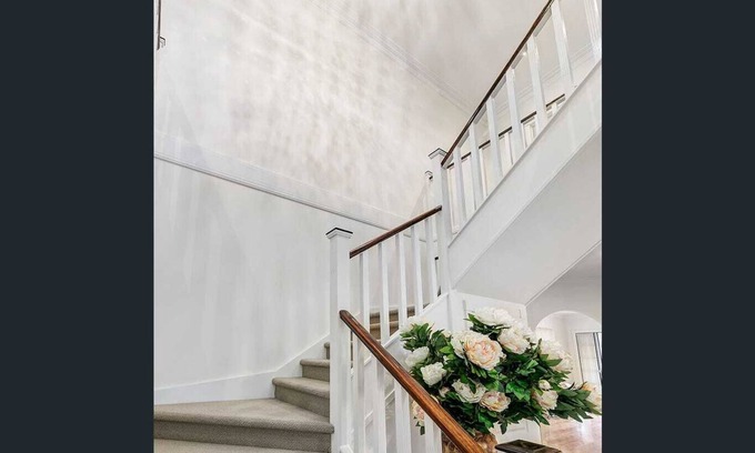 Balwyn House | Romantic Spanish villa w/hot tub — 5 min from the beach!