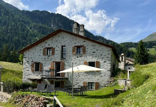 Poschiavo House | Romantic standalone 5 room cottage in Valposchiavo