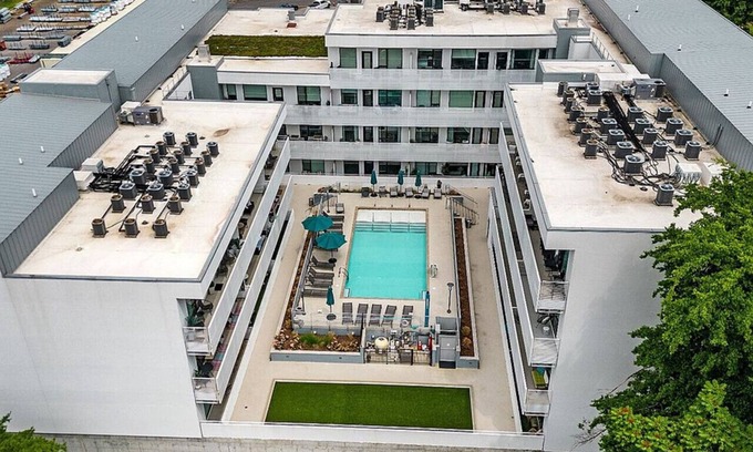 Eighth Avenue Apartment | Romantic Stay W/Pool! Near Downtown/Nissan/Ryman