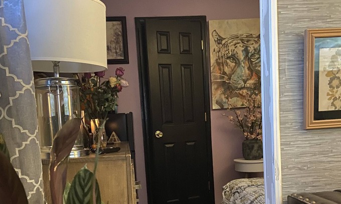 McIntyre House | Romantic Stylish Couple Suite