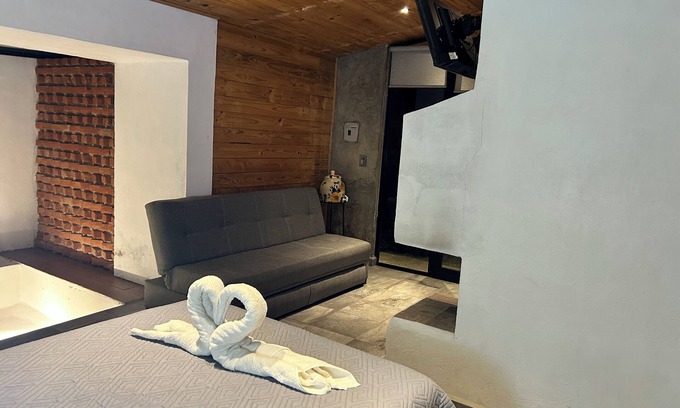 Huasca De Ocampo Cabin | Romantic Tiny House with jacuzzi By GEstores