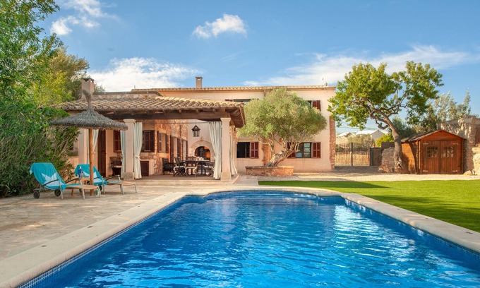 Es Llombards House | Romantic townhouse in Llombards with pool and garden